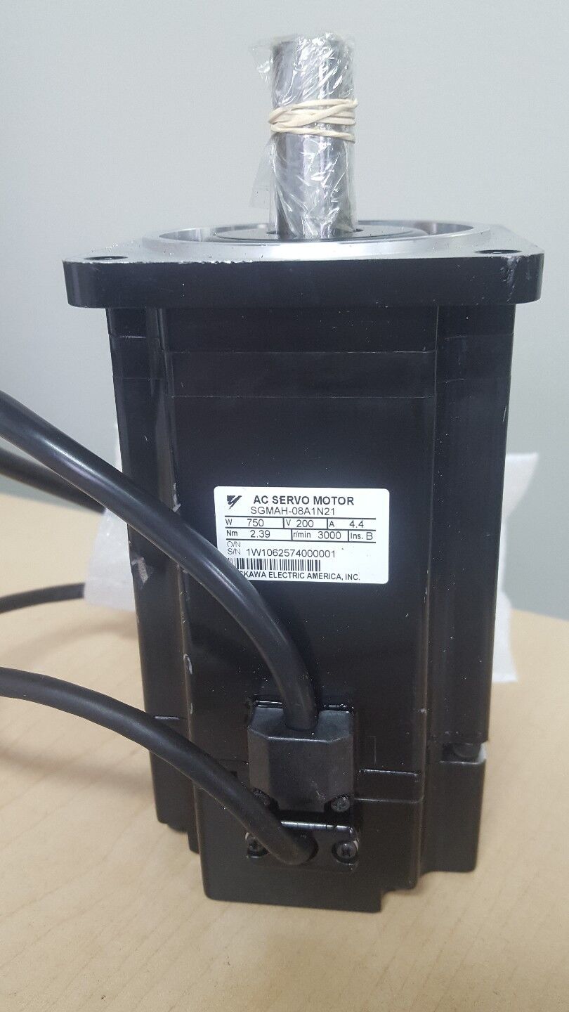 YASKAWA 750W 200V AC SERVO MOTO SGMAH-08A1N21 3000R/MIN