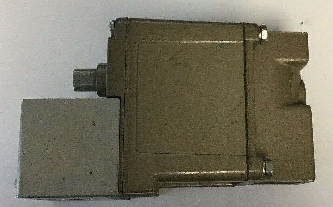 HONEYWELL TYPE V40B 1019 1 GAS VALVE 120V .17A 60CY 8OZ