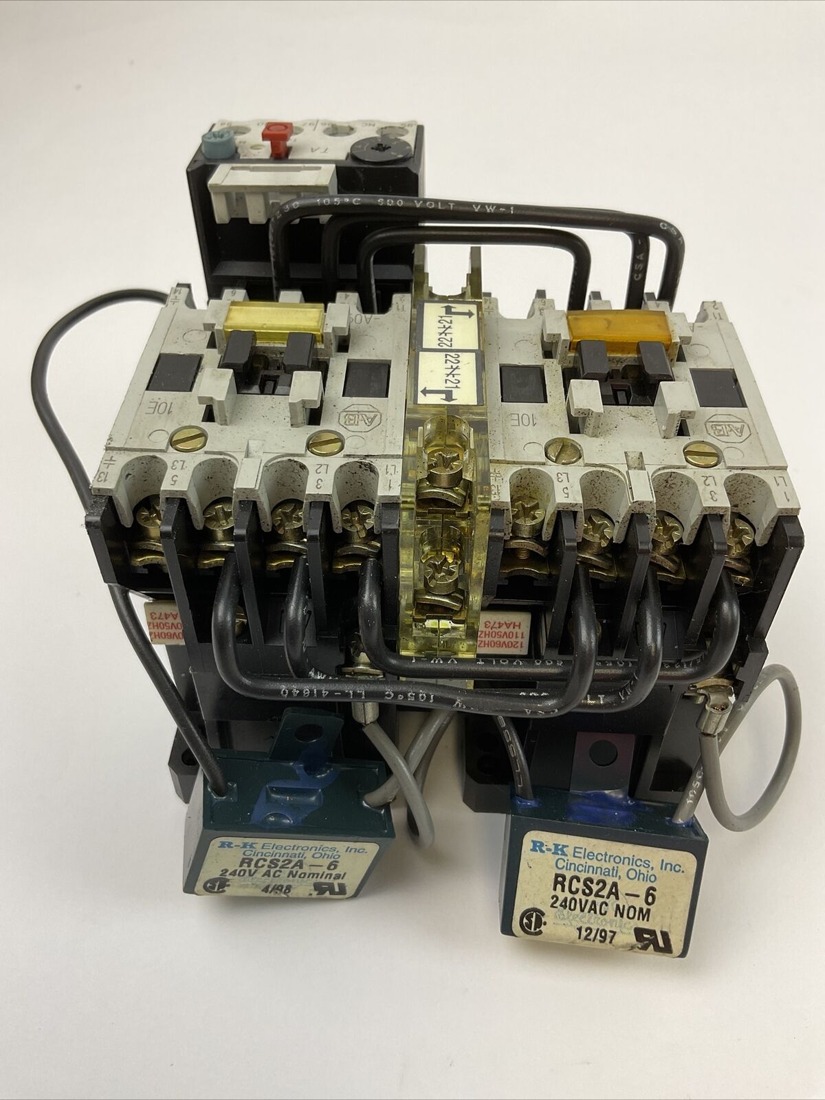 ALLEN BRADLEY 104-A0N9D3 REVESRSING STARTER SER B 600VAC 7-1/2HP  COIL 120V 60HZ