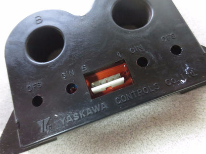 YASKAWA CONTROLS UND-300W/200/5 CURRENT TRANSFORMER - N2051-1