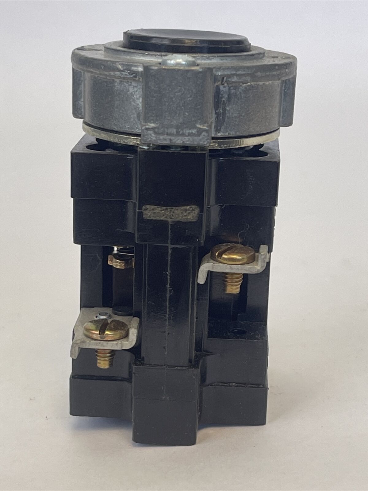 CUTLER HAMMER 10250H479-12 1077 PUSHBUTTON OPERATOR BLACK P.B. BASE MTG.