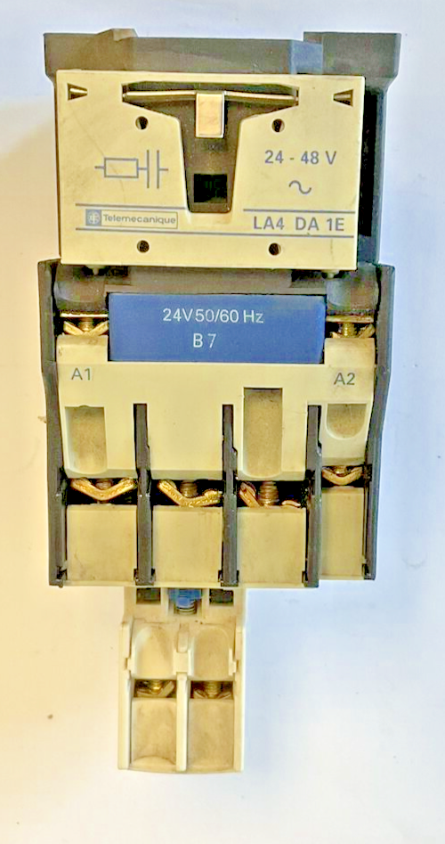 TELEMECANIQUE SQUARE D LC1 D3201,LADN11, LA4DA1E CONTACTOR