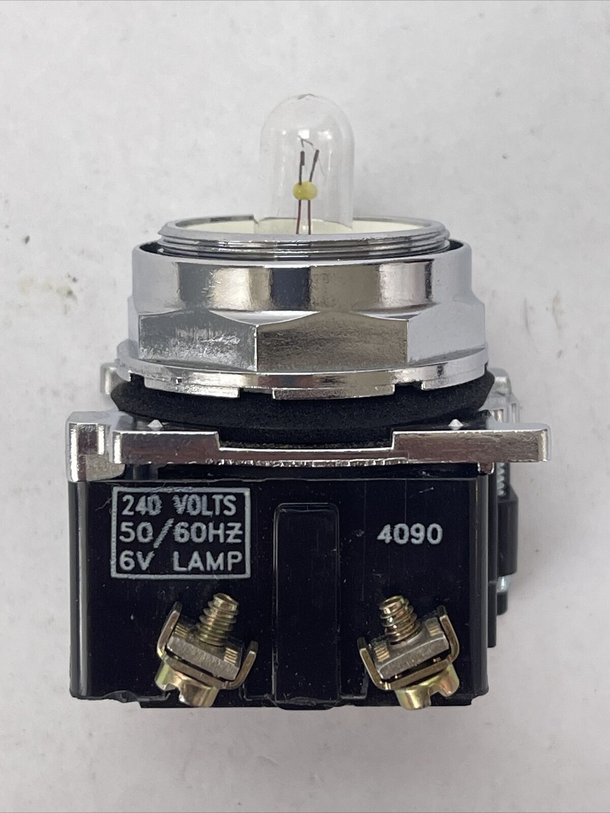 CUTLER HAMMER 10250T182N STD. IND. LIGHT TRANS. 1 HOLE MTG. 240V 50-60HZ
