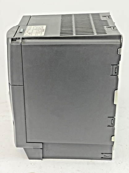 SIEMENS - 6SE6440-2UD27-5CA1 - MICROMASTER 440 DRIVE - 10HP/19A/480VAC/3PH/63Hz