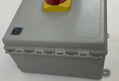 ALLEN BRADLEY 194R-KC30-1753-PY ENCLOSED MOLDED CASE SWITCH REV.3-65 SER.A