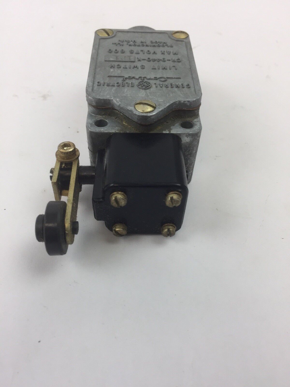 GE CR9440K1P1 LIMIT SWITCH 600 MAX VOLTS