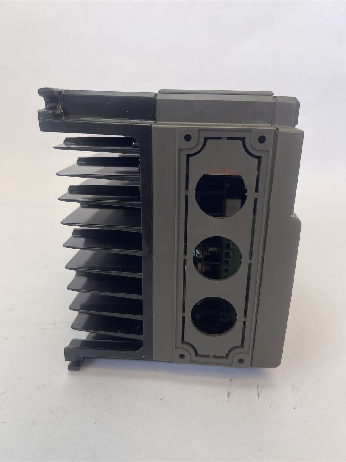FUJI FVR0-4E9S-7EN INVERTER DRIVE OUTPUT 200-240VAC 3.0A 0.4kW 0.2-400HZ INPUT