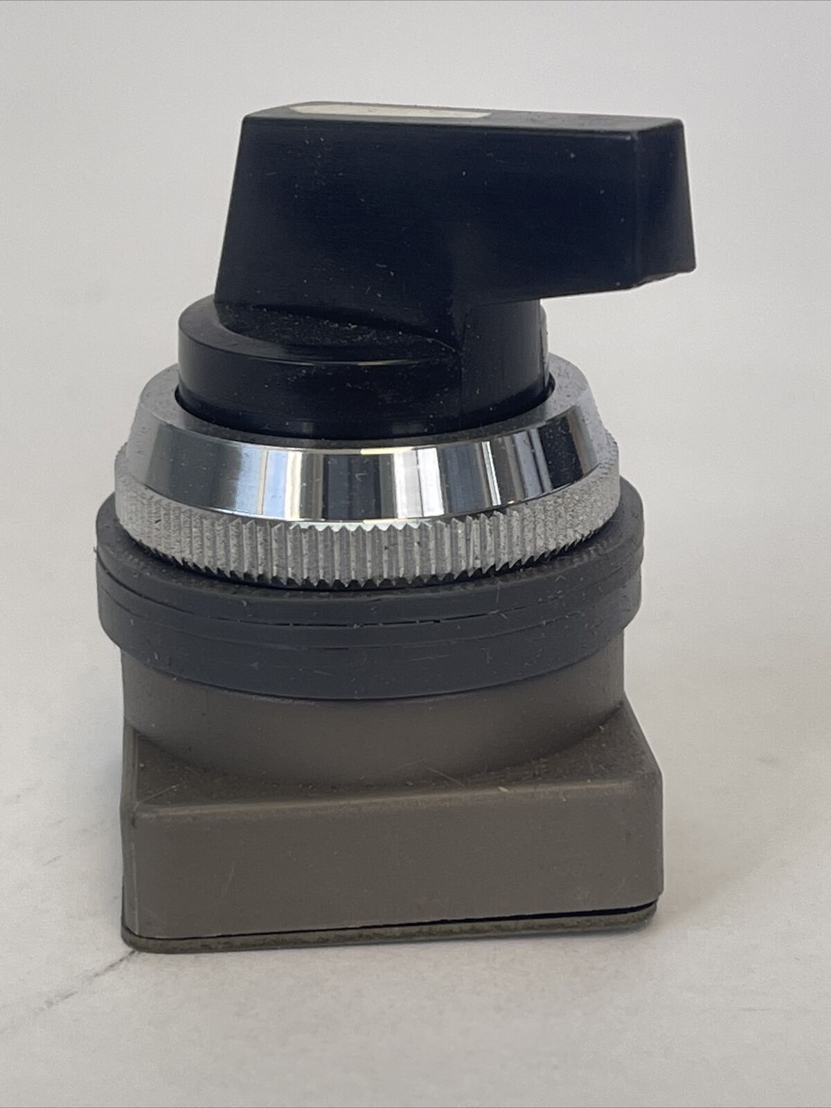IDEC ASN 2L00 B SELECTOR SWITCH (LOT OF 25)