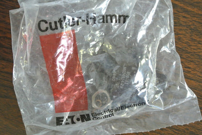 CUTLER-HAMMER 8501K1 TOGGLE SWITCH - DPST 115V, 15A - ON-OFF-ON - NEW SURPLUS