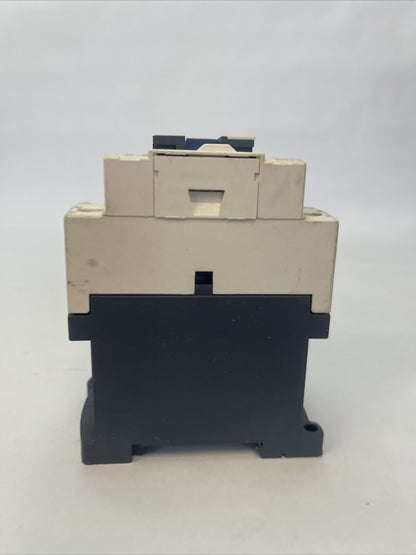 TELEMECANIQUE CAD50 BL CONTACTOR 600VAC 10A COIL 24VDC 2,4 W LAD4TBDL 5-24V