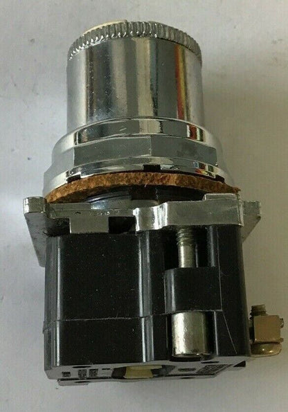 CUTLER HAMMER 10250T6033 ILLUMINATOR SELECTOR SWITCH ***MISSING TOP SCREWS***