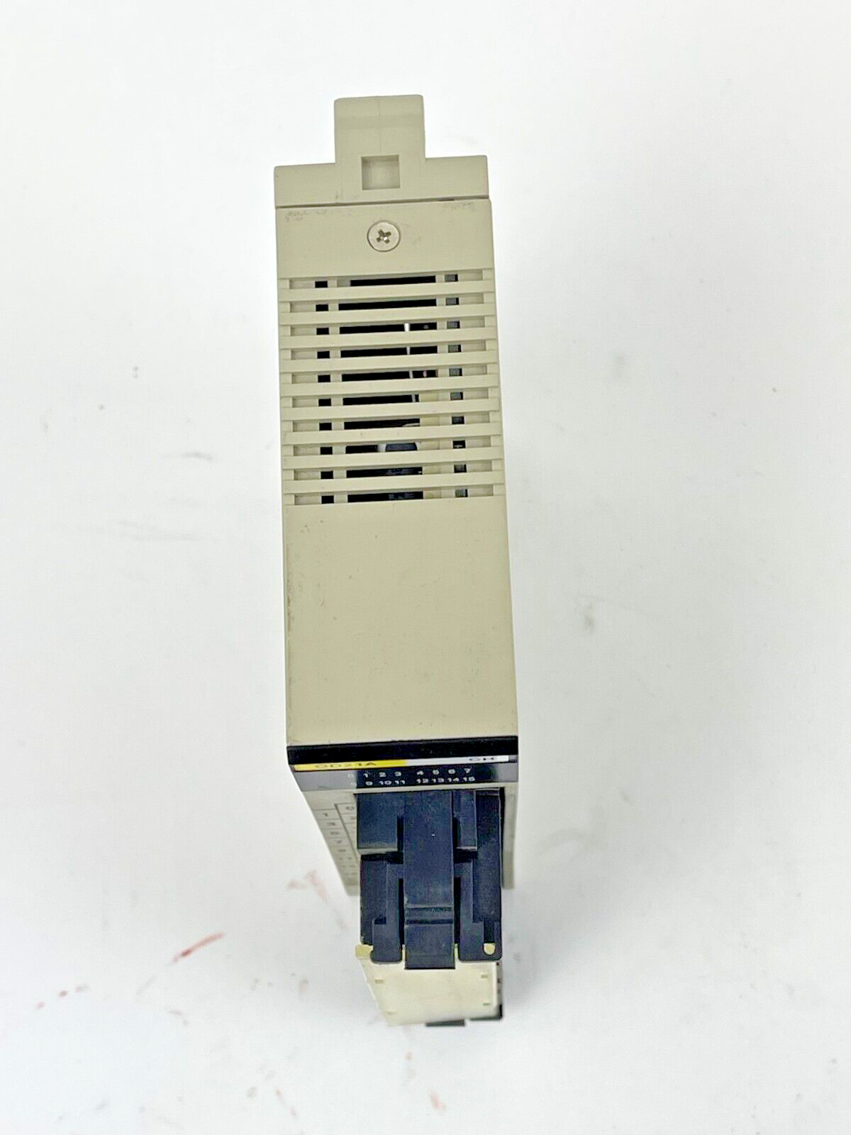 OMRON C200H-OD21A OUTPUT UNIT / OUTPUT MODULE 24VDC, 1.0A/POINT, 4.0A/UNIT