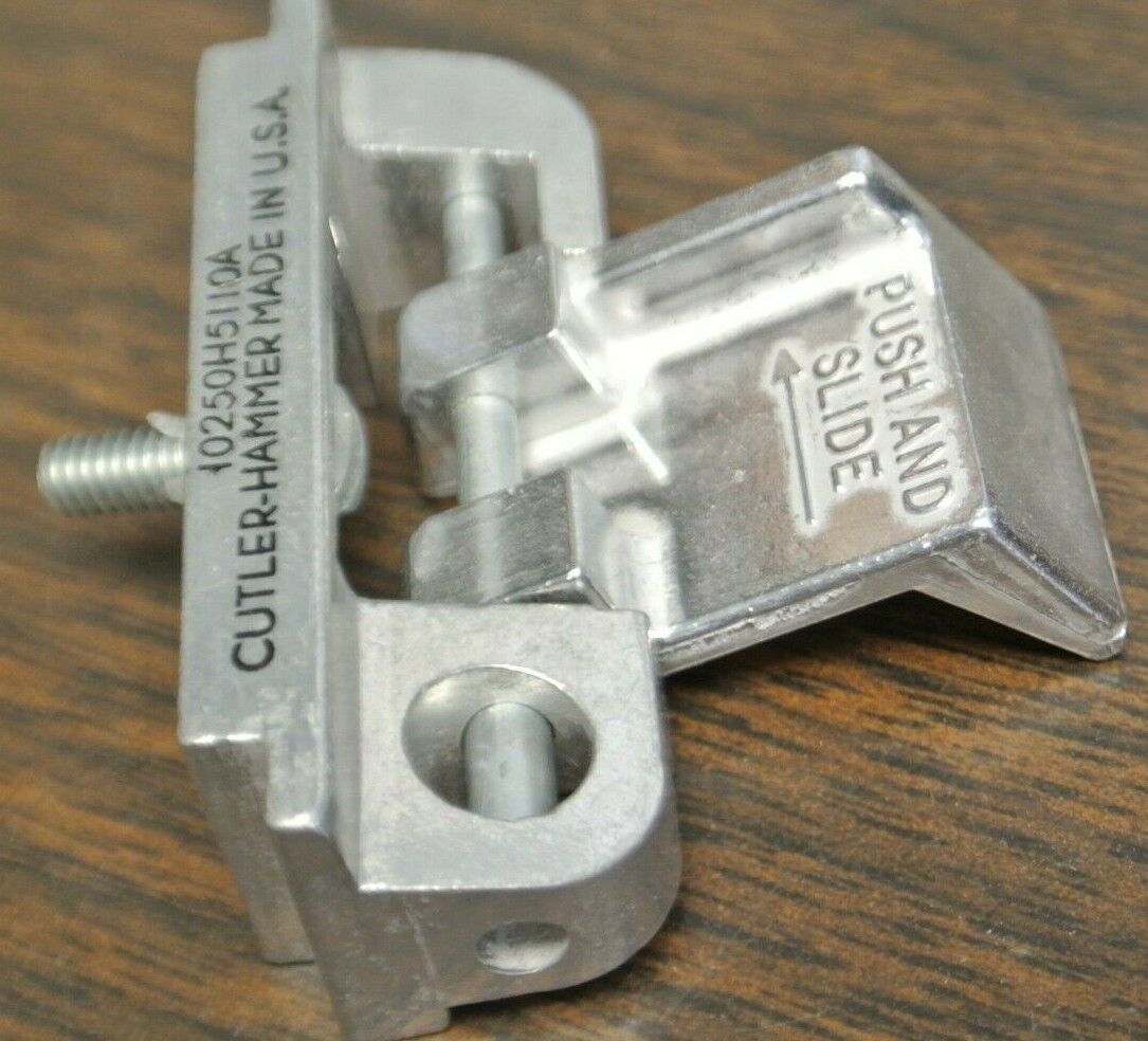 CUTLER-HAMMER 10250H5110 PADLOCK ATTACHMENT for PUSHBUTTON / NEW SURPLUS