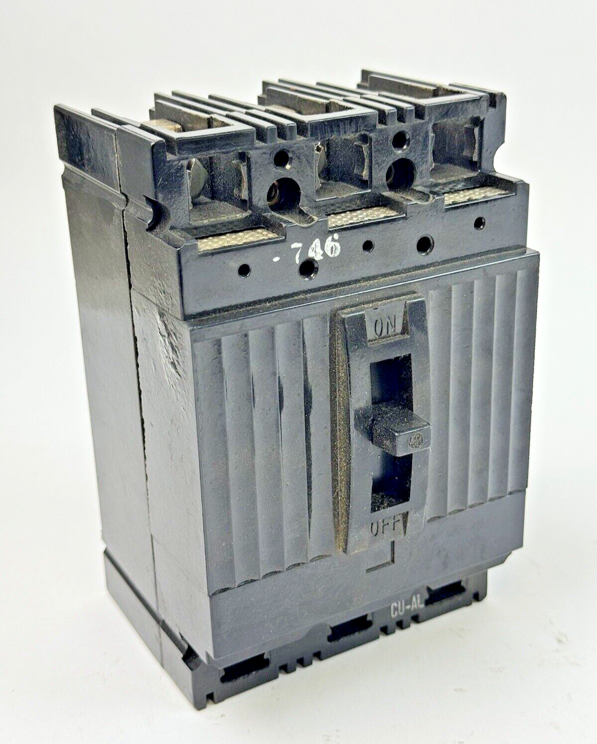 GE - TE132090 - MOLDED CIRCUIT BREAKER - 3 POLE/90A/240VAC