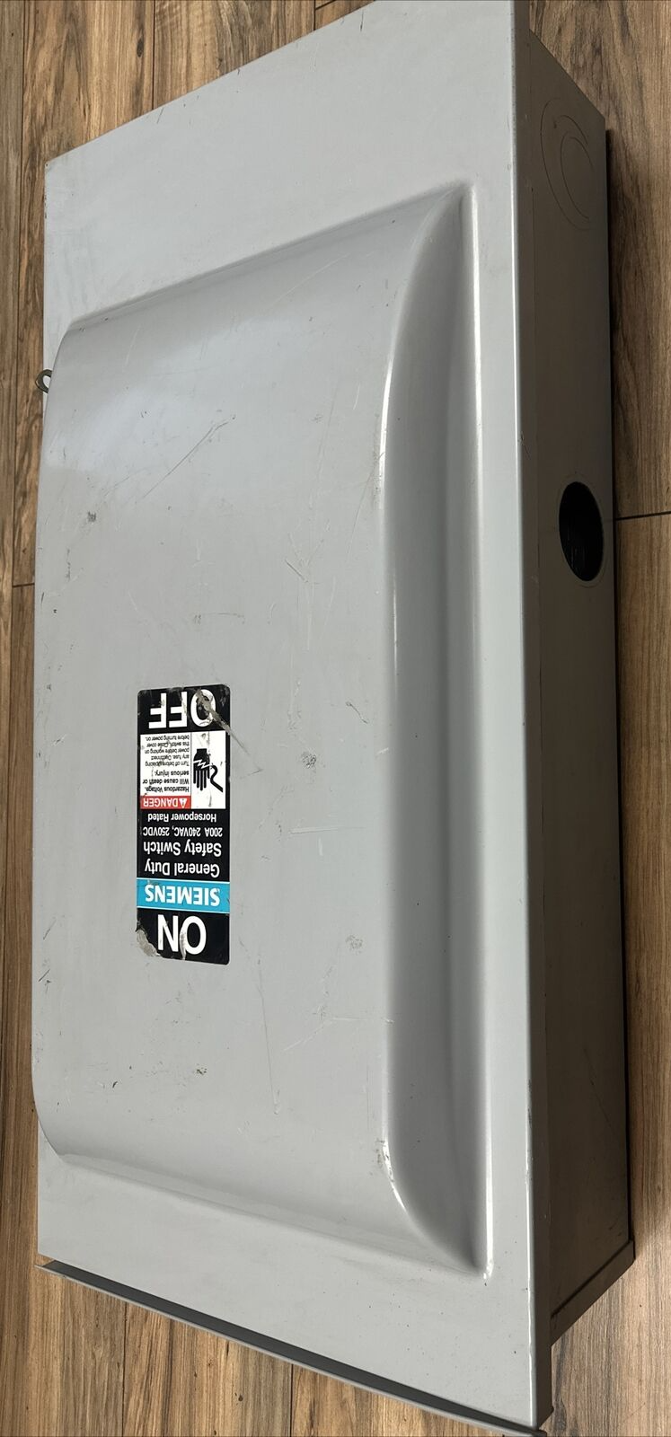 SIEMENS GNF324R TYPE VB II 200A 240VAC 3PH 60HP 240VDC 40HP TYPE 3R NON-FUSIBLE