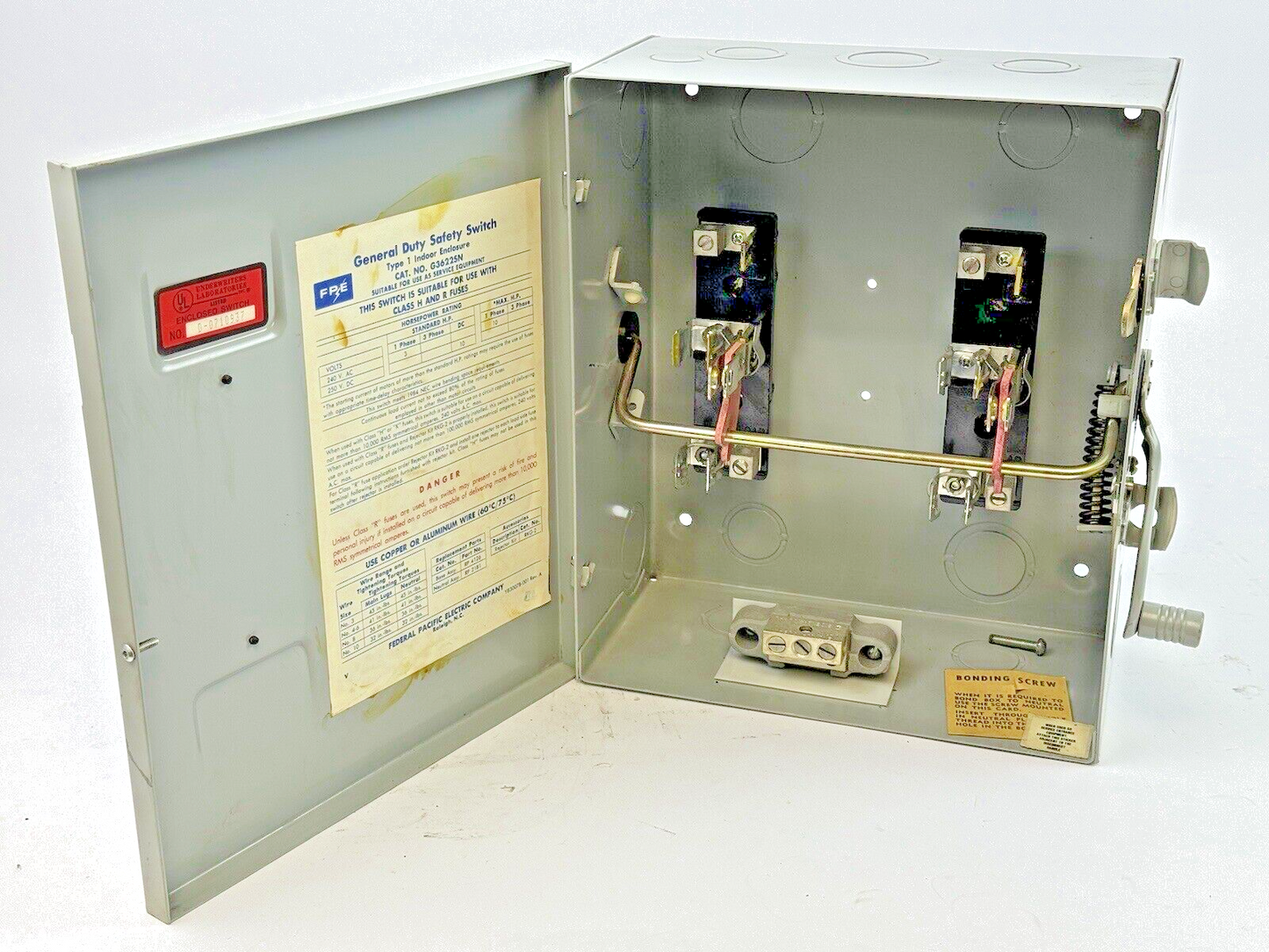 FEDERAL PACIFIC - G3622SN - SAFETY SWITCH - 60 AMP, 2 POLE, 240 VAC, NEMA TYPE 1