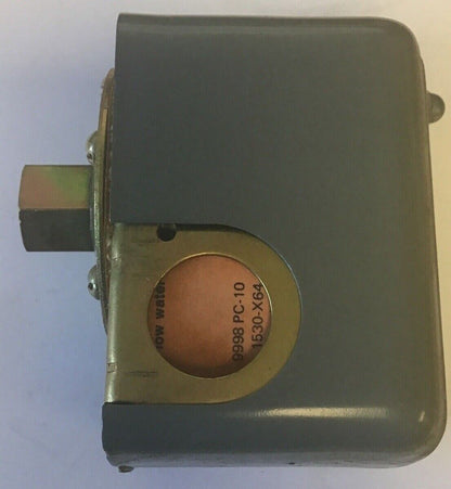 SQUARE D FSG-2 PRESSURE SWITCH CLOSE 20 OPEN 40 FORM P