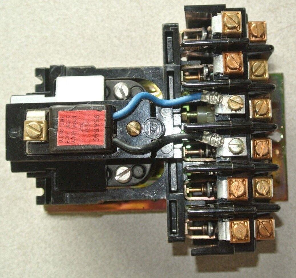ALLEN-BRADLEY 700-BRM400A1 AC RELAY - 110/120V NEMA OPEN - 4 N.O. - NEW SURPLUS