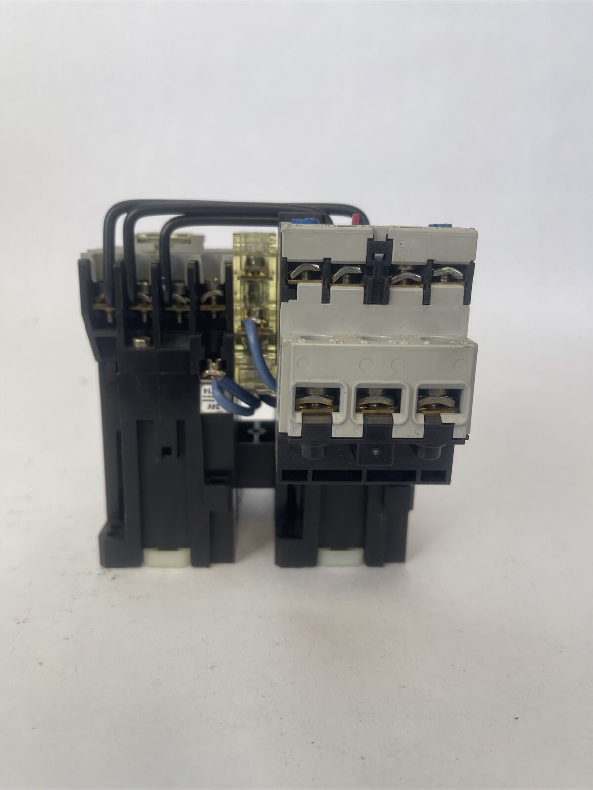 ALLEN BRADLEY 104-A12NZ243 SER A REVERSING STARTER 12AMP 600VAC 10HP COIL 24VDC