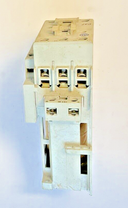 ALLEN BRADLEY 100-C30D*00C / 193-EA1GB STARTER  W/ 100-S AUX CONTACT