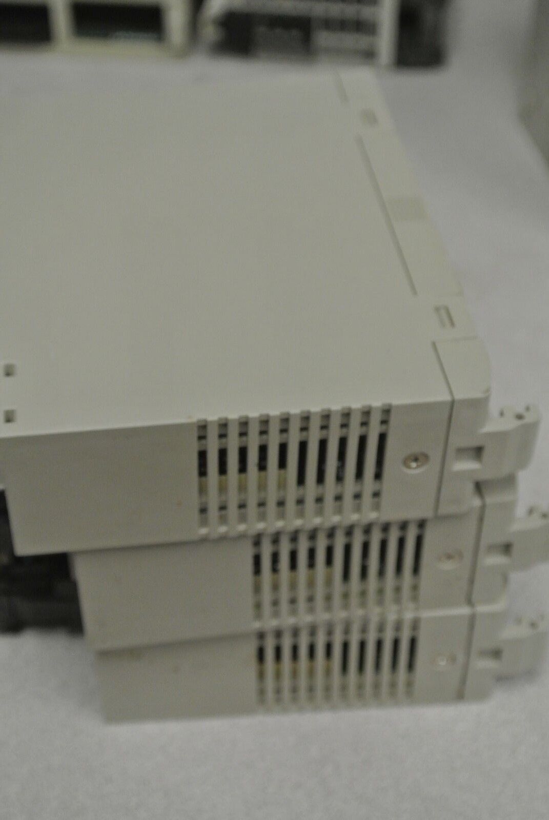LOT of 3 / OMRON C200H-OD21A OUTPUT UNIT / 24VDC, 1.0A/POINT / FOR PARTS