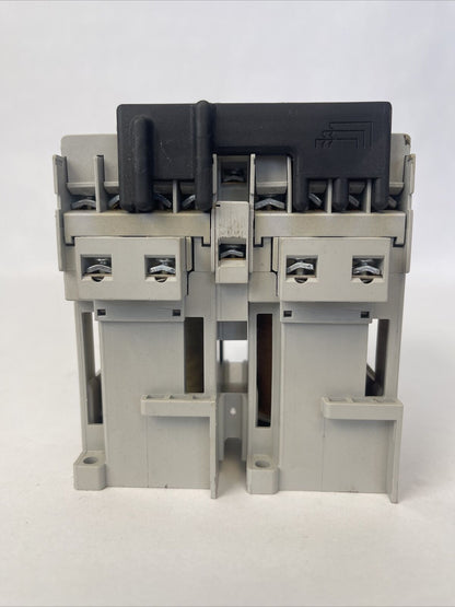 ALLEN BRADLEY REVERSING STARTER (104-C12DJ22 600VAC 32A 10HP + 193-T1AC12)
