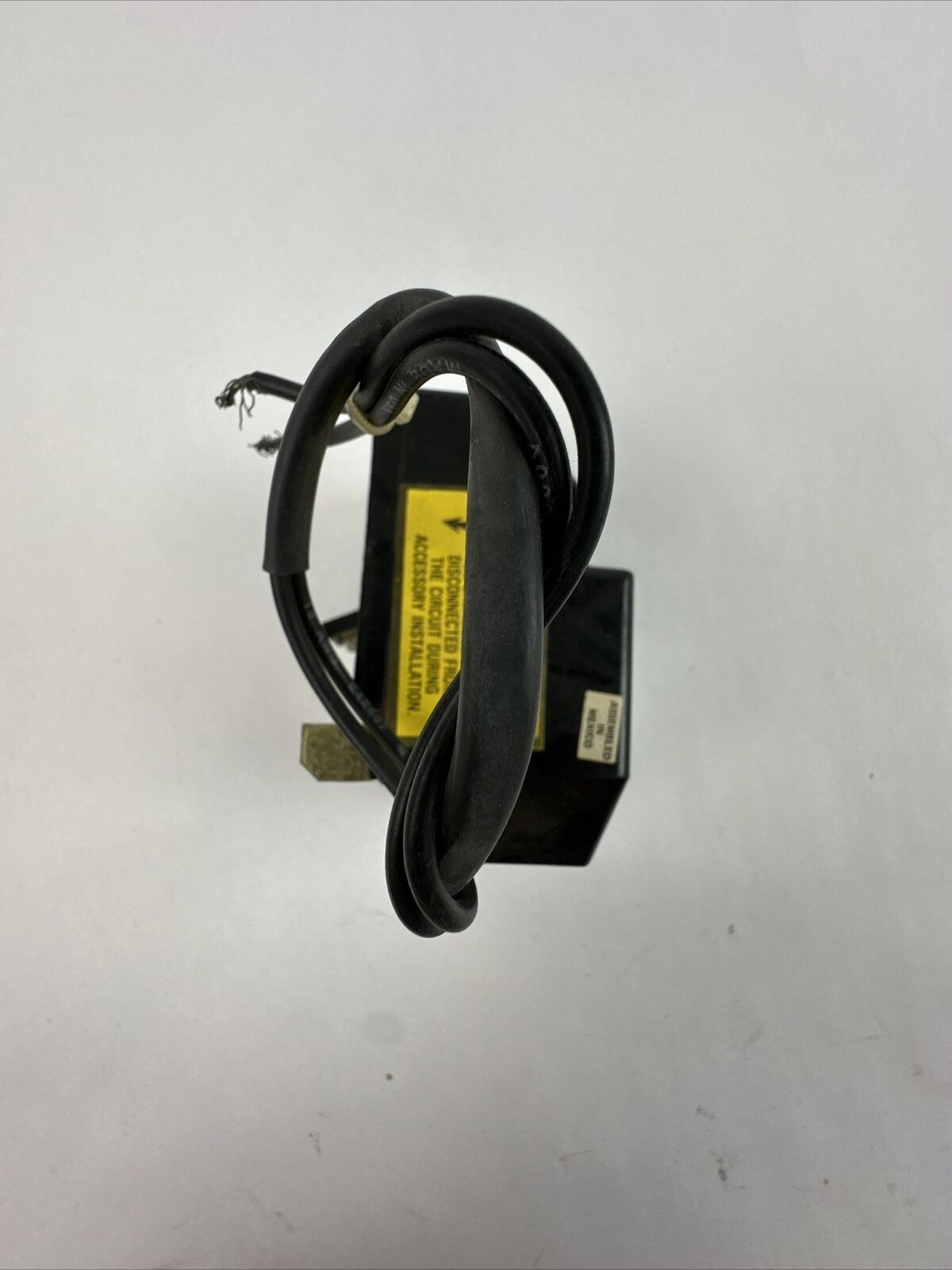 GE TVST12R SHUNT TRIP 120-240VAC 50/60HZ 125VDC CIRCUIT BREAKER ACCESSORY