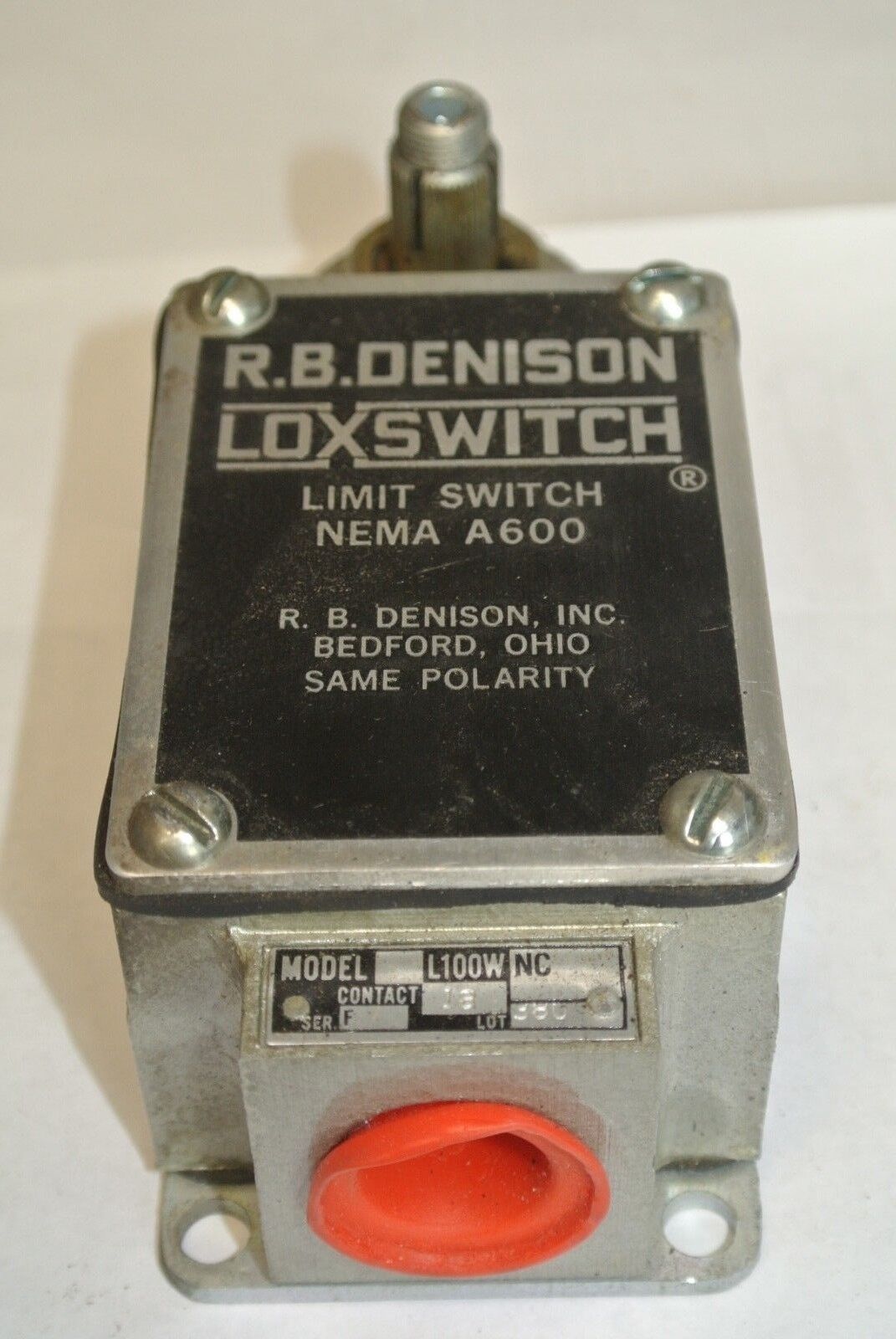 R.B. DENISON L100WNC-2M LIMIT SWITCH 600V MAX GOULD / TELEMECANIQUE NEW SURPLUS