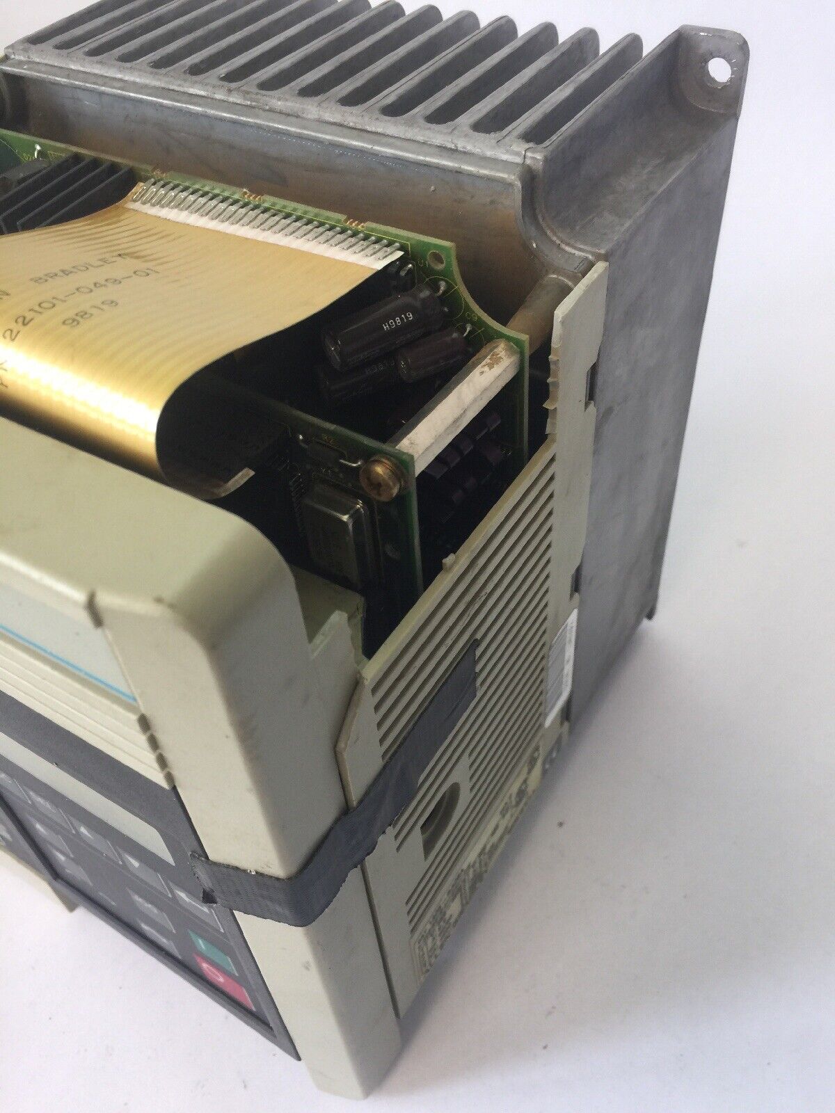 ALLEN BRADLEY 1305-BA06A AC DRIVE INPUT 380-460V 5.8A OUTPUT 380-460V 6A 3 HP