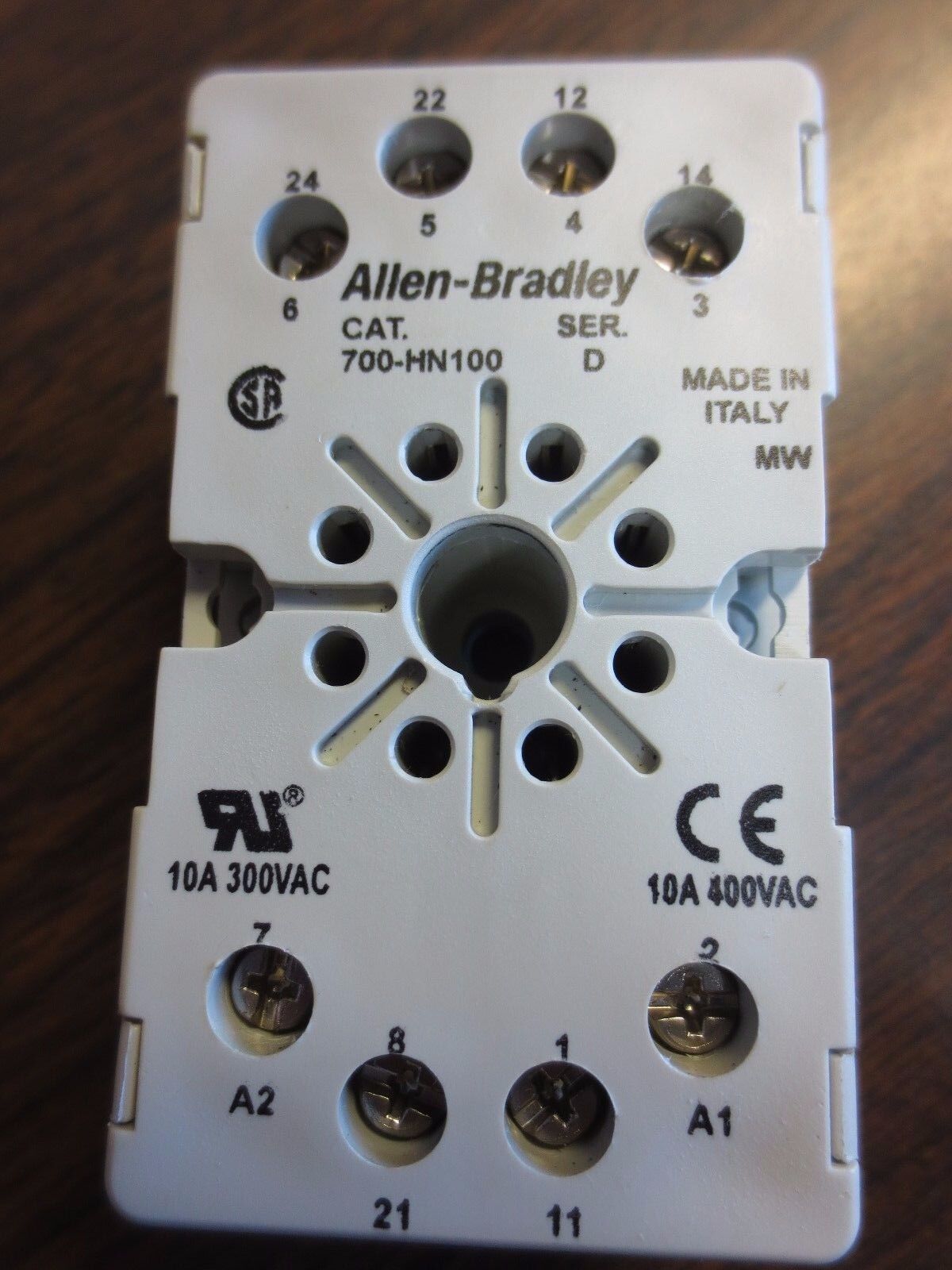 ALLEN-BRADLEY 700-HN100 Ser. D SOCKET BASE
