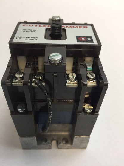 CUTLER HAMMER D26MRD12A1 TYPE "M" RELAY 1NO 2NC COIL 120VDC 9-2404-1