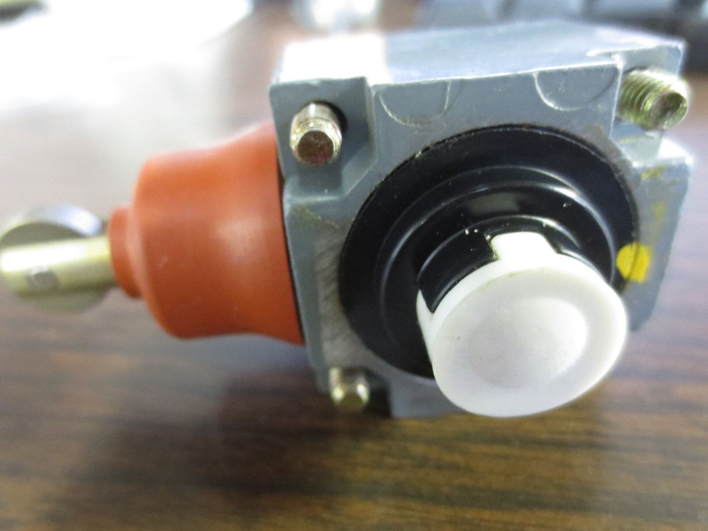ALLEN-BRADLEY 40146-017-68 LIMIT SWITCH HEAD, SIDE PUSH - NEW SURPLUS