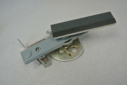 ALLEN-BRADLEY 1494F-L2 DOOR HARDWARE KIT / TOP & BOTTOM LATCHING / NEW SURPLUS