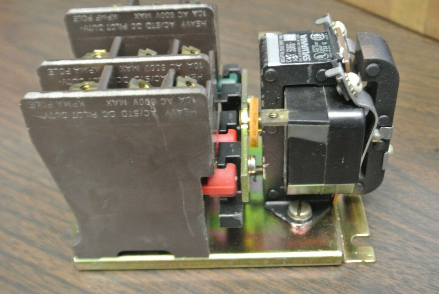 SYLVANIA 5UF6-2-76 / AC RELAY / 6 CONTACTS: 4 N.O., 2 N.C. / 110-120V COIL