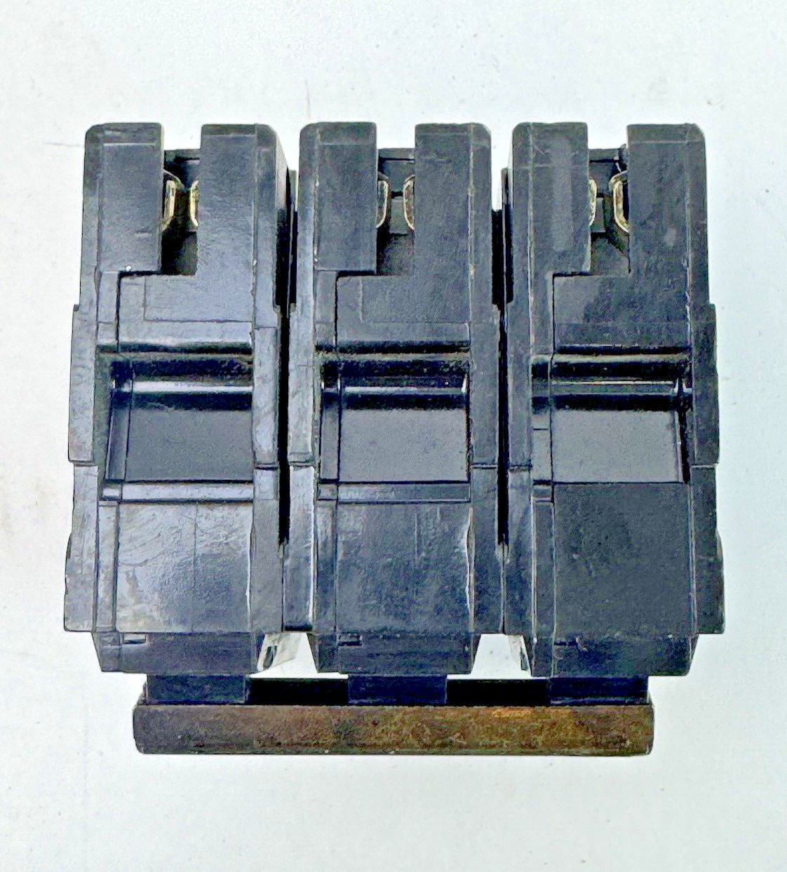 GE - THQL32015 - COMMON TRIP CIRCUIT BREAKER - 3 POLE, 15 A, 240 VAC