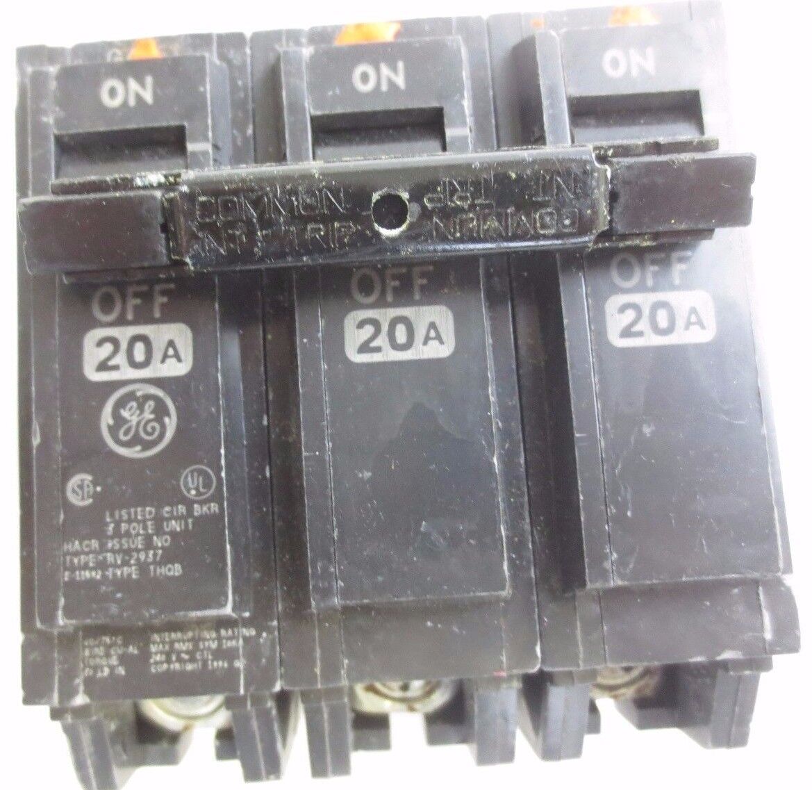 GE THQB32020 CIRCUIT BREAKER COMMON-TRIP BOLT-ON 20A, 240V, 3-POLE