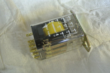 SQUARE D  8501 KT-13 GENERAL PURPOSE RELAY 3PDT, 10A, 120VAC RES. - NEW SURPLUS
