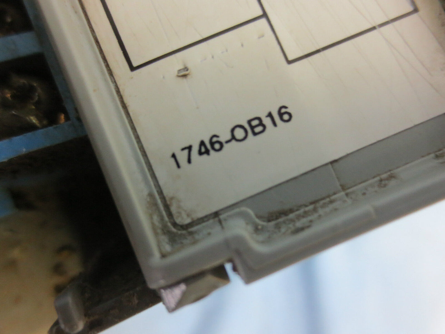 ALLEN-BRADLEY 1746-P2 Ser. C + 1746-IB16 & (3) 1746-OB16 MODULES + 1746-A7 RACK