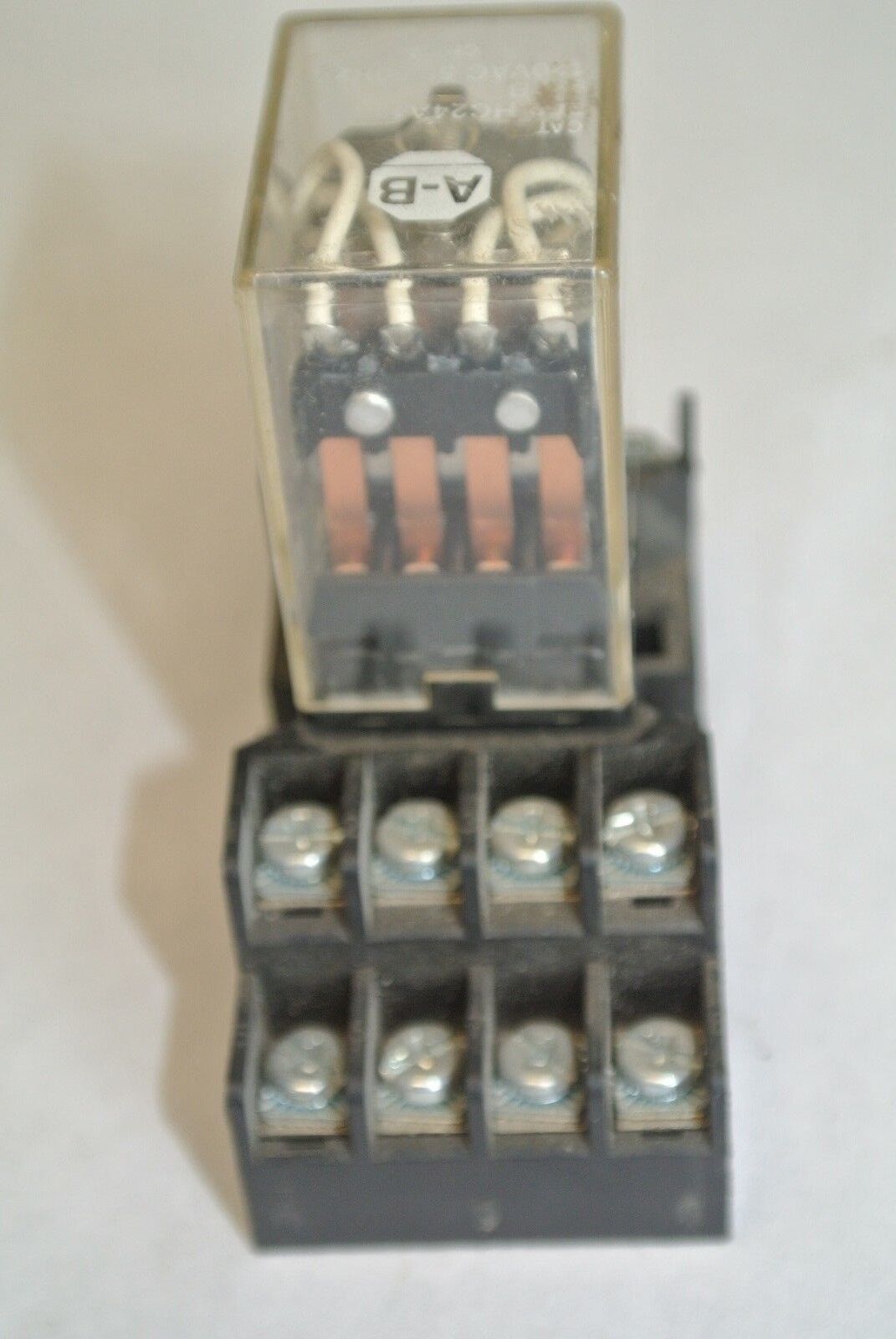 ALLEN-BRADLEY 700HC24A1 RELAY 120VAC, 5A, 1/6HP + 700-HN128 BASE