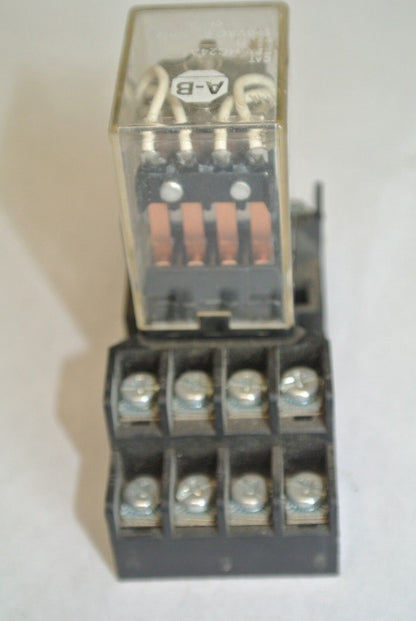 ALLEN-BRADLEY 700HC24A1 RELAY 120VAC, 5A, 1/6HP + 700-HN128 BASE