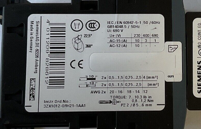 SIEMENS 3RH2140-1BB40 CONTACTOR W/33R2911-1GA40 AUX CONTACT 50/60HZ