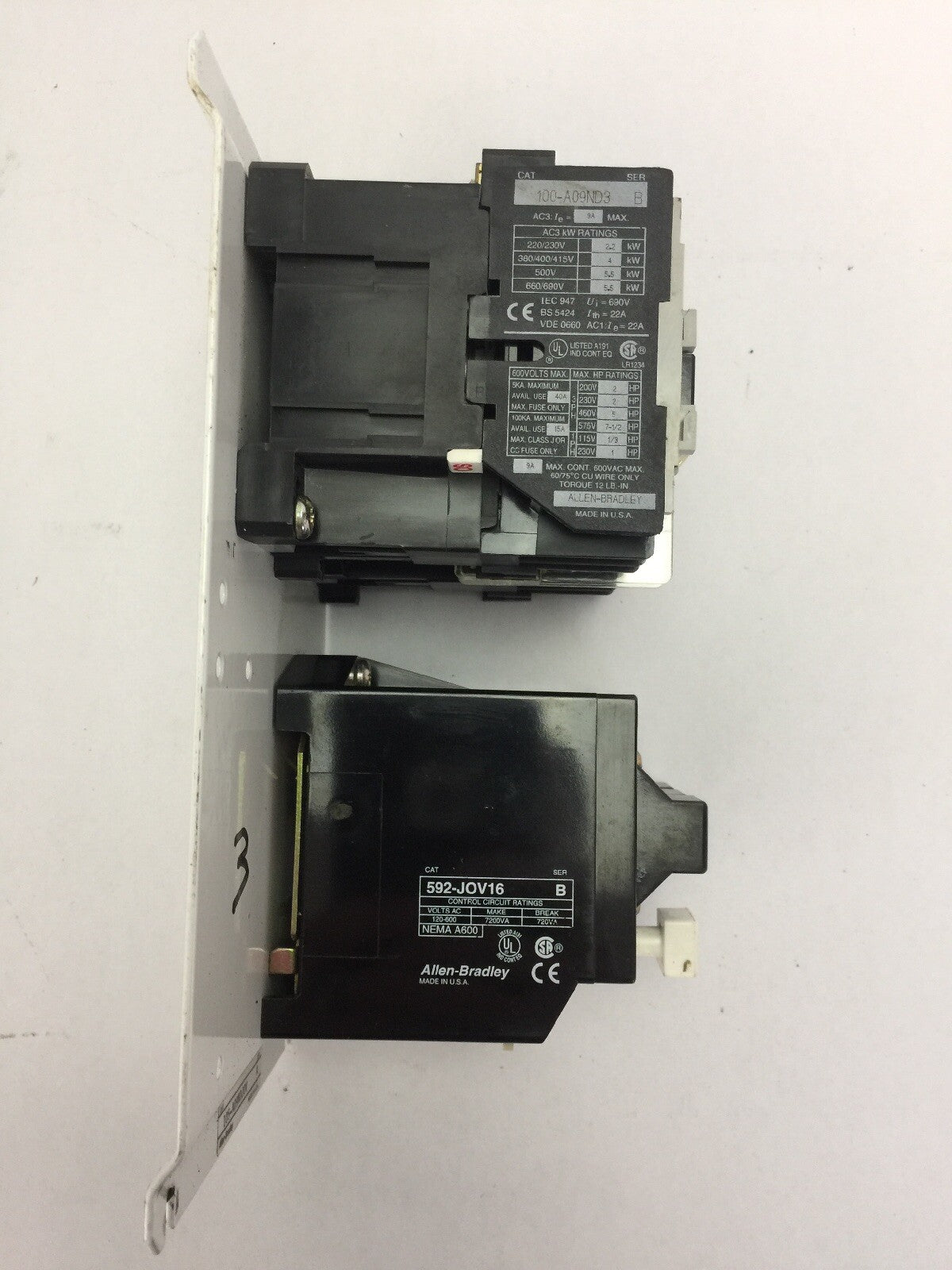 ALLEN BRADLEY 105-A09NDJ0V REVERSING STARTER 100-A09ND3 600VAC 9A 592-J0V16 W31