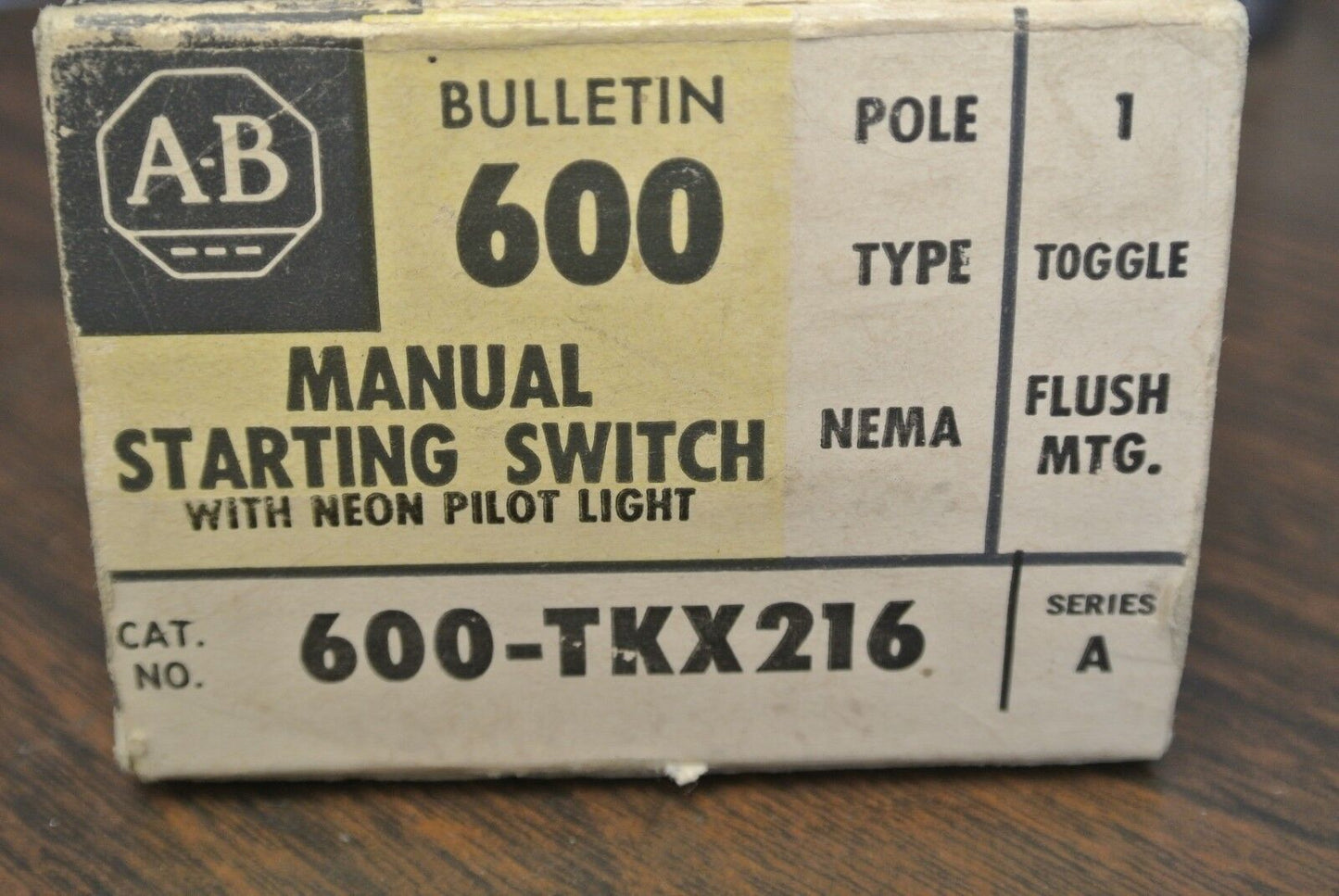 ALLEN-BRADLEY 600-TKX216 / MANUAL MOTOR STARTING SWITCH, TOGGLE / NEW SURPLUS