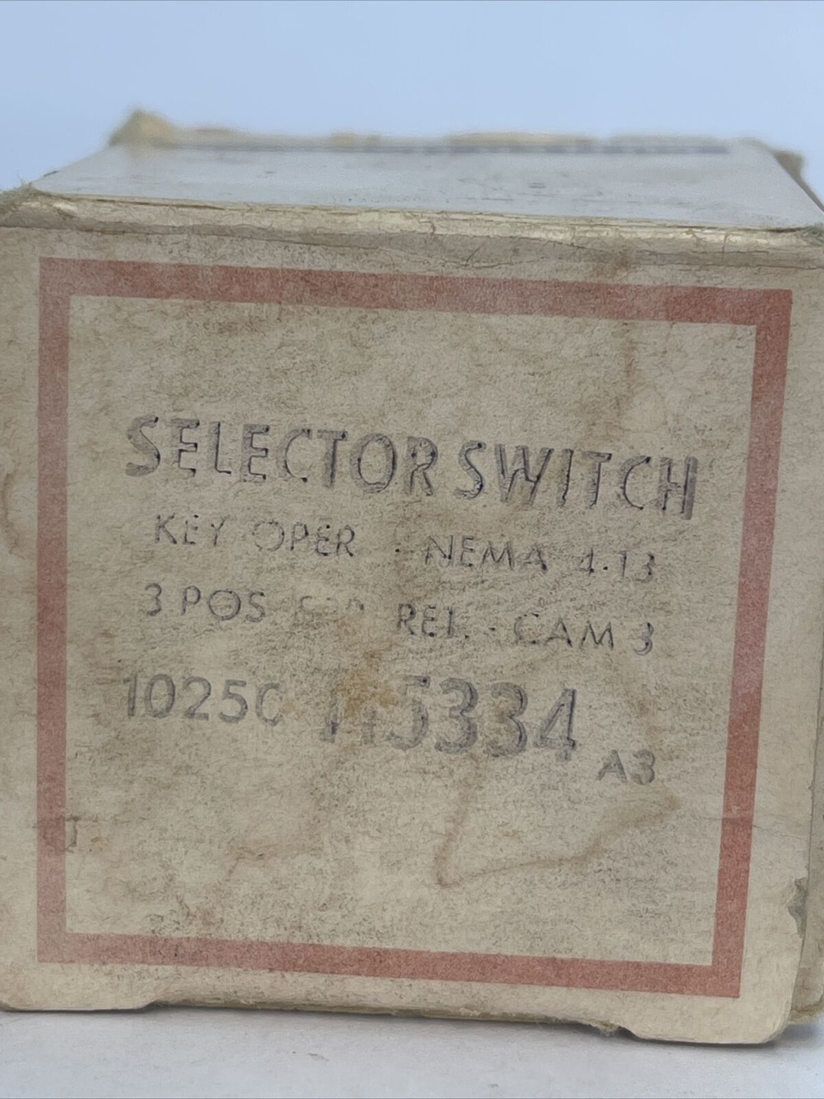 CUTLER HAMMER 10250T15334 SELECTOR SWITCH KEY OPER. NEMA 3-13 3 POS.SPR. RET.