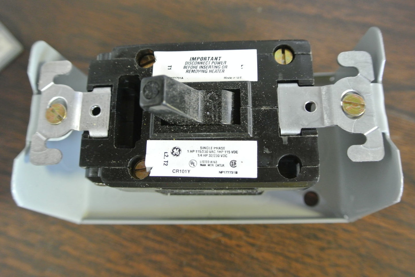 GE CR101Y11 - MANUAL MOTOR STARTER - SINGLE SPEED - 1HP, 115/230V - NEW SURPLUS