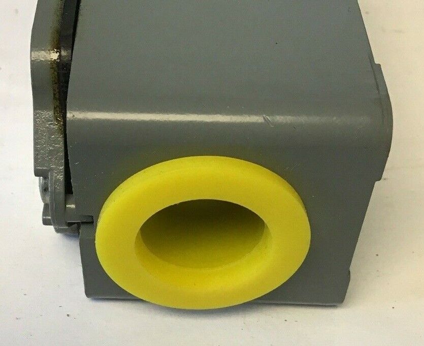 CUTLER HAMMER 10316H607C LIMIT SWITCH W/O LEVER 600VAC