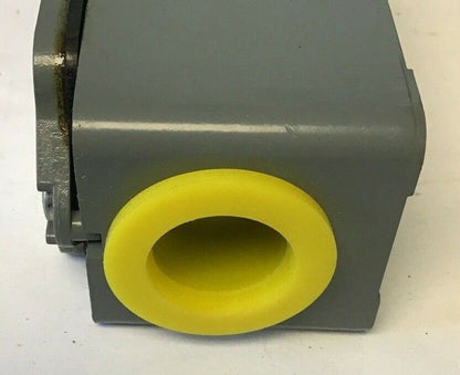 CUTLER HAMMER 10316H607C LIMIT SWITCH W/O LEVER 600VAC