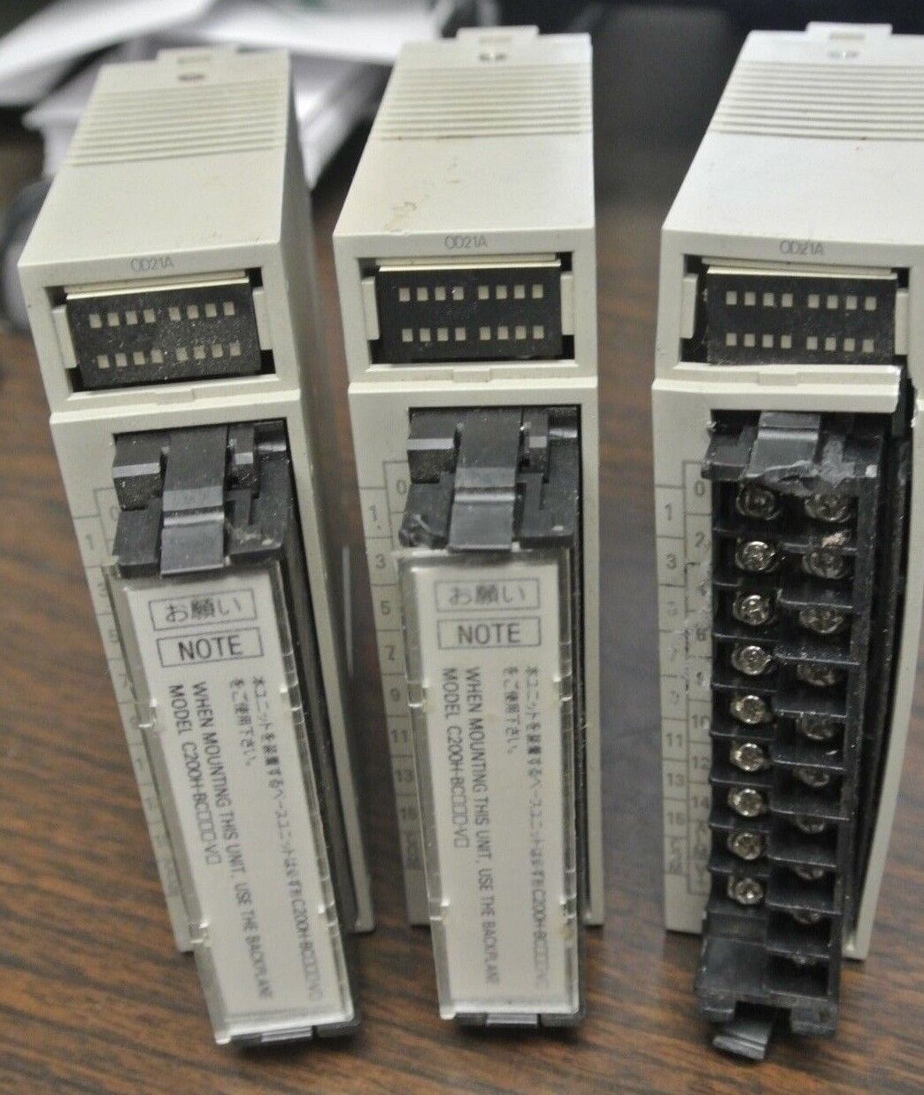 LOT of 3 / OMRON C200H-OD21A OUTPUT UNIT / 24VDC, 1.0A/POINT / FOR PARTS