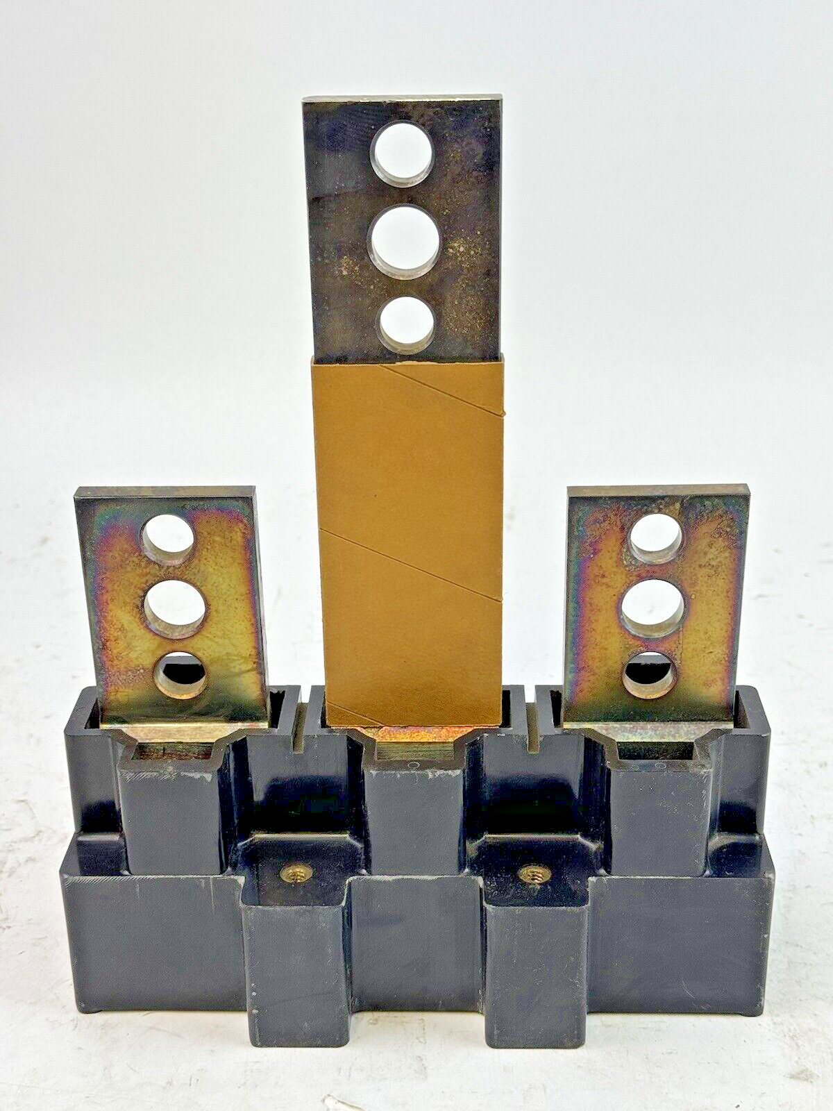 GE - TJ63PD1A - PLUG-IN MOUNTING BASE ASSEMBLY - TYPE TJ - NEW OLD STOCK