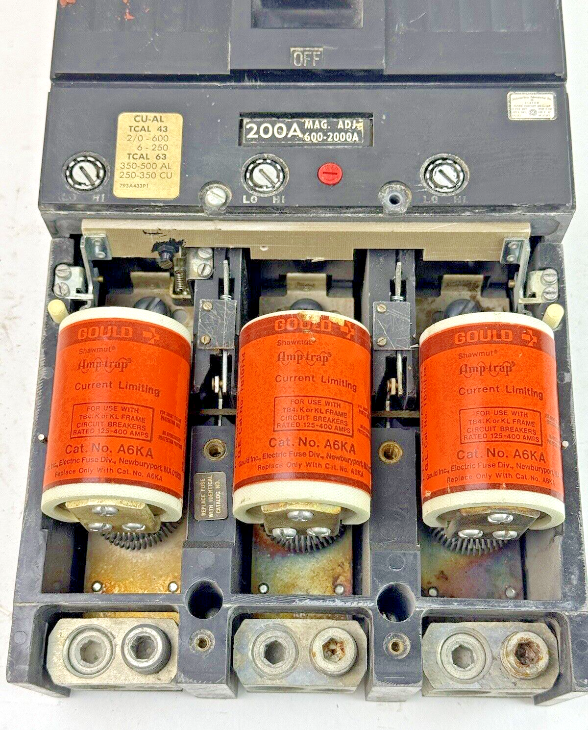 GE - TB43200 - TRI-BREAK FUSED CIRCUIT BREAKER - TB43F - 200 A, 3 POLE, 600 VAC